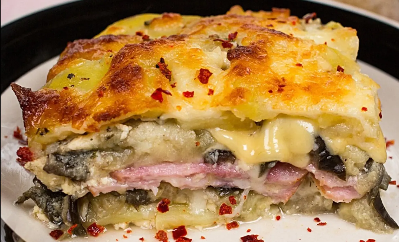 Preparate le melanzane, versate il composto di uova sulle patate! Il risultato finale vi sorprenderà