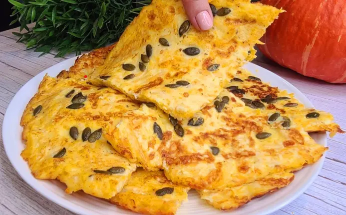 Pancake salati alla zucca con mozzarella